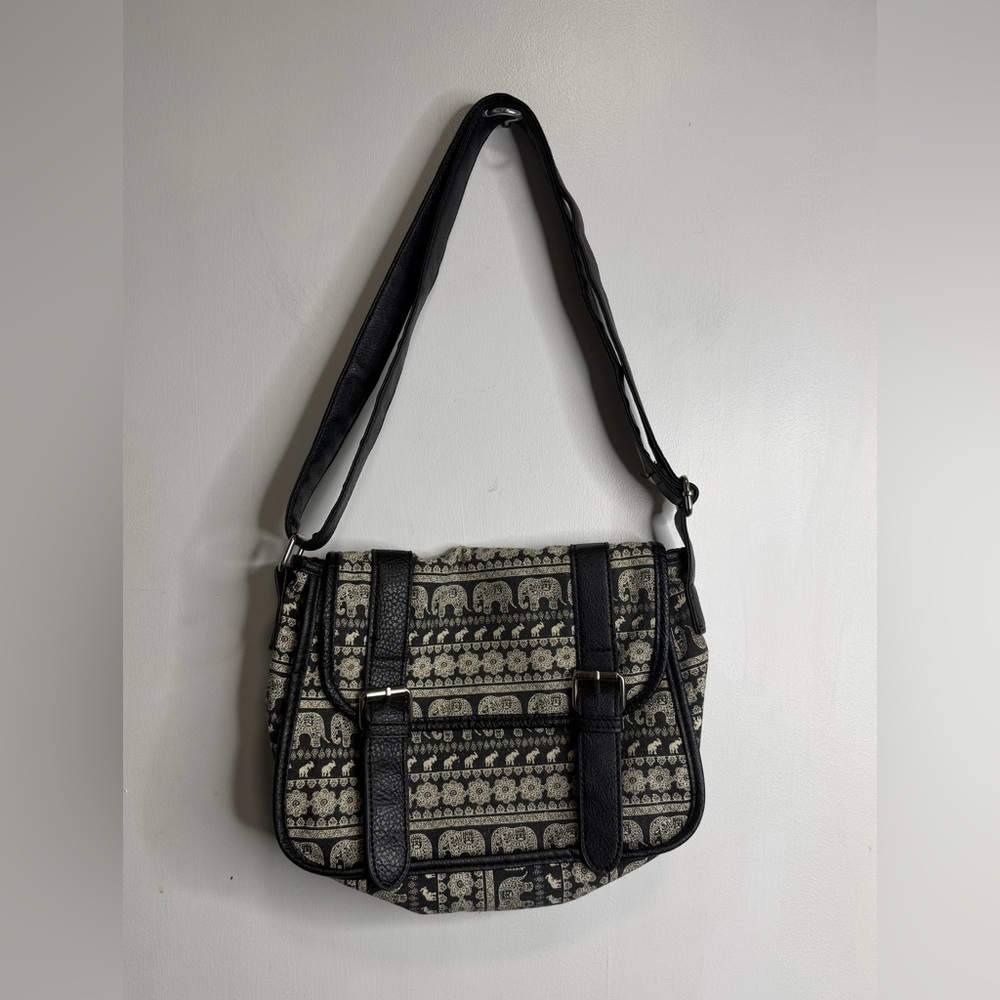 AMC Accessories Elephant Crossbody